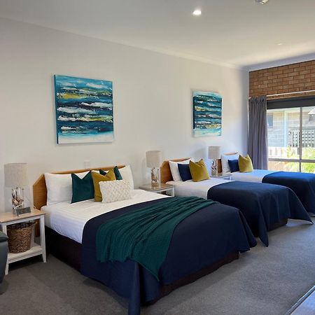 Coastal Waters Motor Inn Lakes Entrance Exterior photo